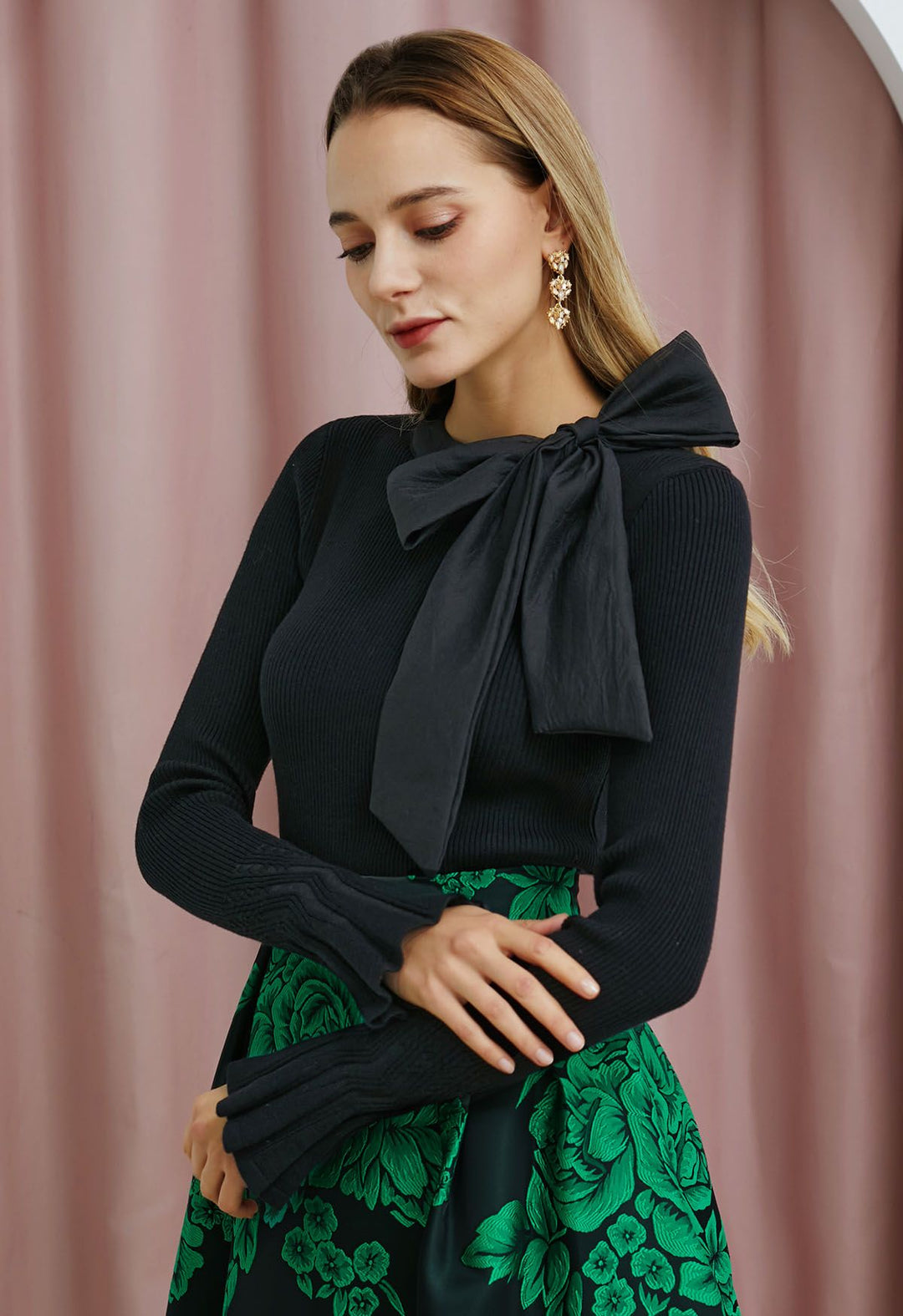 LEONA | BLACK KNIT TOP WITH BOW ACCENT